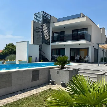 Korina , Villa